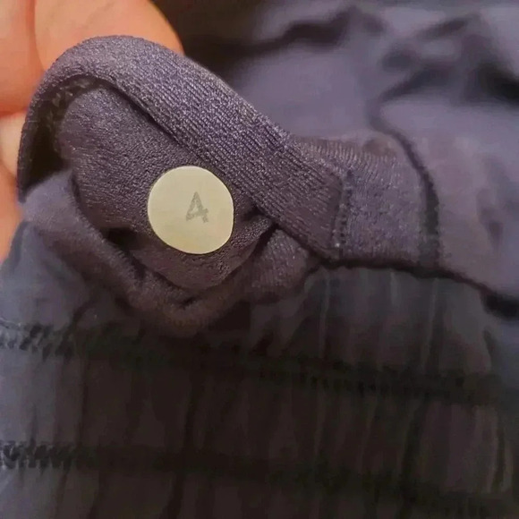 Lululemon Womens Lined Running Shorts With Mesh Details Navy Blue Size 4 - Picture 3 of 4